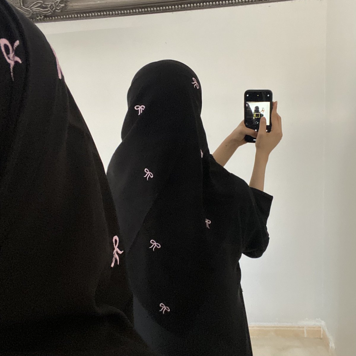 scarf_storee's tweet photo. طرحة ليزر لون اسود بفيونكات وردية 🎀🎀
٣٥﷼ https://t.co/lCl4EEhOGA