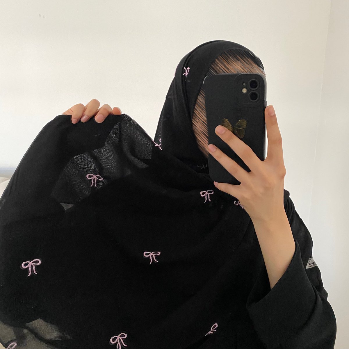 scarf_storee's tweet photo. طرحة ليزر لون اسود بفيونكات وردية 🎀🎀
٣٥﷼ https://t.co/lCl4EEhOGA
