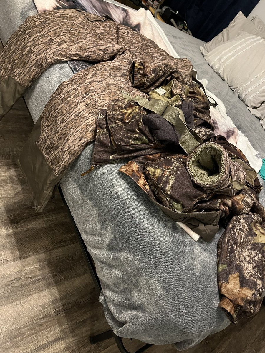 Thankful for a husband who hunts and has all the gear I could ever need for cold morning arrivals. Seeing our sweet kids’ faces each morning is the perfect start to the day❤️ #WeEducateAll <a href="/plainviewElem/">Plainview Elementary School</a>