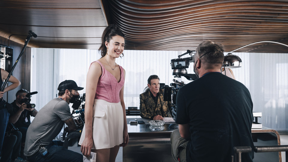 Interieur_Gouv's tweet image. 🎥 Le saviez-vous ? Plusieurs scènes du film #TheSubstance, nommé aux #Oscars, ont été tournées au sein de la préfecture des Hauts-de-Seine !

Le bureau du @prefet92 a notamment servi de décor pour illustrer le bureau du personnage Harvey. ⤵️