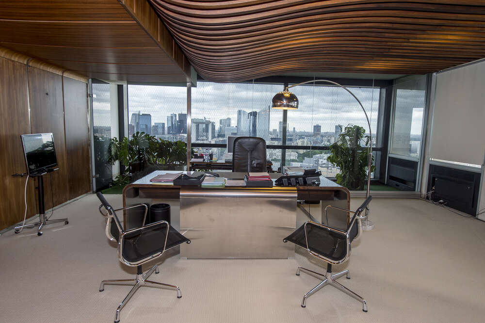 Interieur_Gouv's tweet image. 🎥 Le saviez-vous ? Plusieurs scènes du film #TheSubstance, nommé aux #Oscars, ont été tournées au sein de la préfecture des Hauts-de-Seine !

Le bureau du @prefet92 a notamment servi de décor pour illustrer le bureau du personnage Harvey. ⤵️