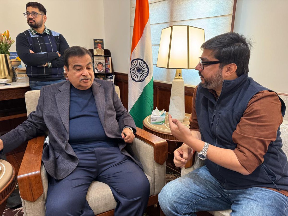 tanujpuniaINC's tweet image. जन जन की सेवा का लिया है प्रण, 
बाराबंकी के लिए समर्पित है जीवन

माननीय मंत्री श्री नितिन गडकरी जी को हृदय की गहराइयों से आभार एवं धन्यवाद। 

आज माननीय सड़क परिवहन और राजमार्ग मंत्री श्री नितिन गडकरी जी ने मेरे जन्मदिन का उपहार के रूप में उन्होंने मेरे द्वारा दिये गए बाराबंकी,…