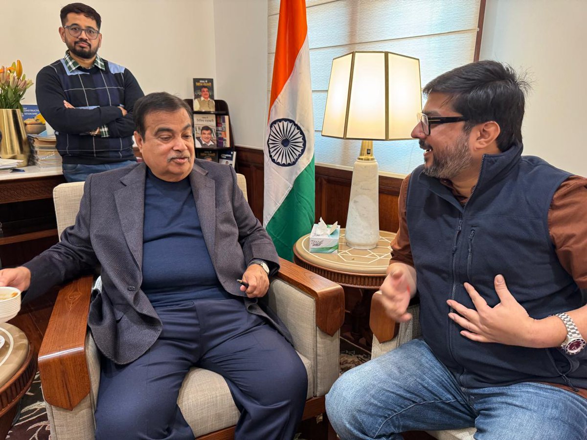 tanujpuniaINC's tweet image. जन जन की सेवा का लिया है प्रण, 
बाराबंकी के लिए समर्पित है जीवन

माननीय मंत्री श्री नितिन गडकरी जी को हृदय की गहराइयों से आभार एवं धन्यवाद। 

आज माननीय सड़क परिवहन और राजमार्ग मंत्री श्री नितिन गडकरी जी ने मेरे जन्मदिन का उपहार के रूप में उन्होंने मेरे द्वारा दिये गए बाराबंकी,…