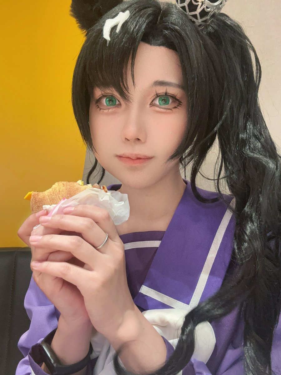M4AIce's tweet image. 中意食🍔
#サトノクラウン
#ウマ娘
#cosplay