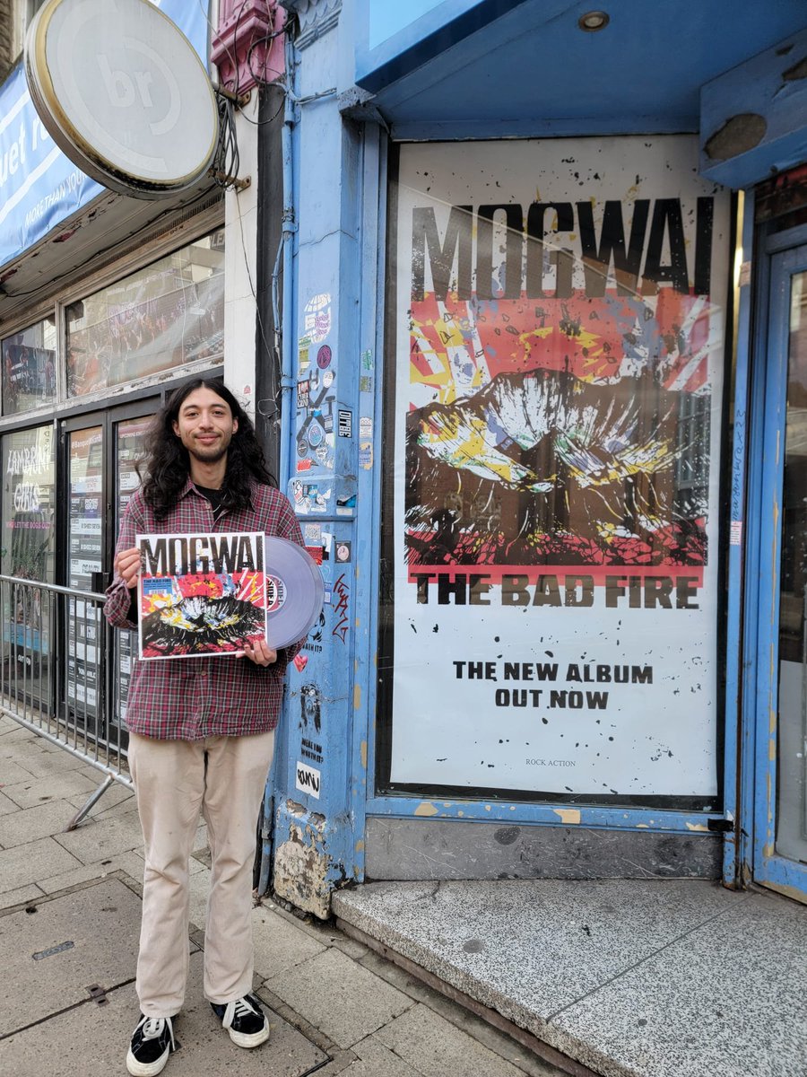 🔥 MOGWAI 🔥

the new album The Bad Fire is in, and on, record shops now banquetrecords.com/mogwai/the-bad…