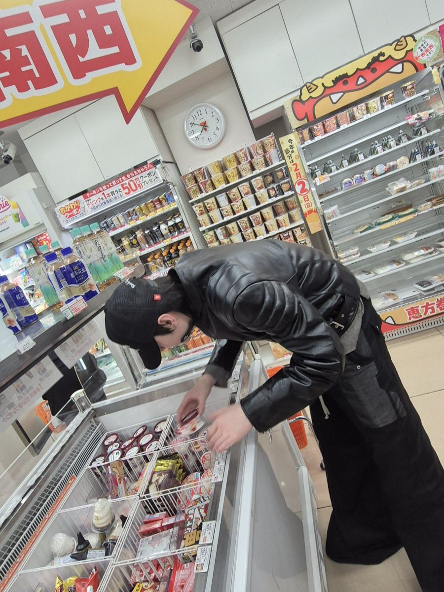 prodshn's tweet photo. weverse update 🍦 #sunghoon https://t.co/aVhzH72MxE