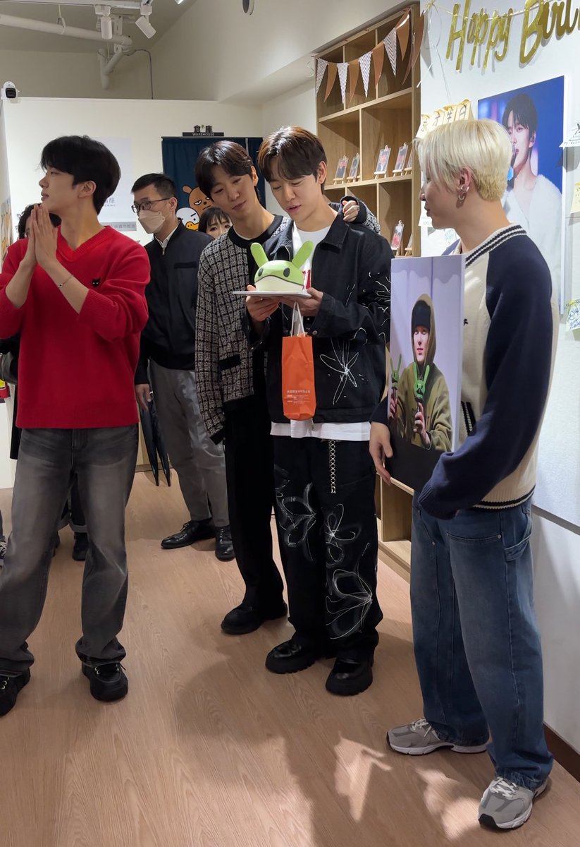 🤍
<a href="/BAP_Bangyongguk/">Bang yongguk</a> <a href="/official_JDH93/">JUNGDAEHYUN</a> <a href="/BAP_Youngjae/">BAP_Youngjae</a> <a href="/jongup_official/">Jongup_Official</a>