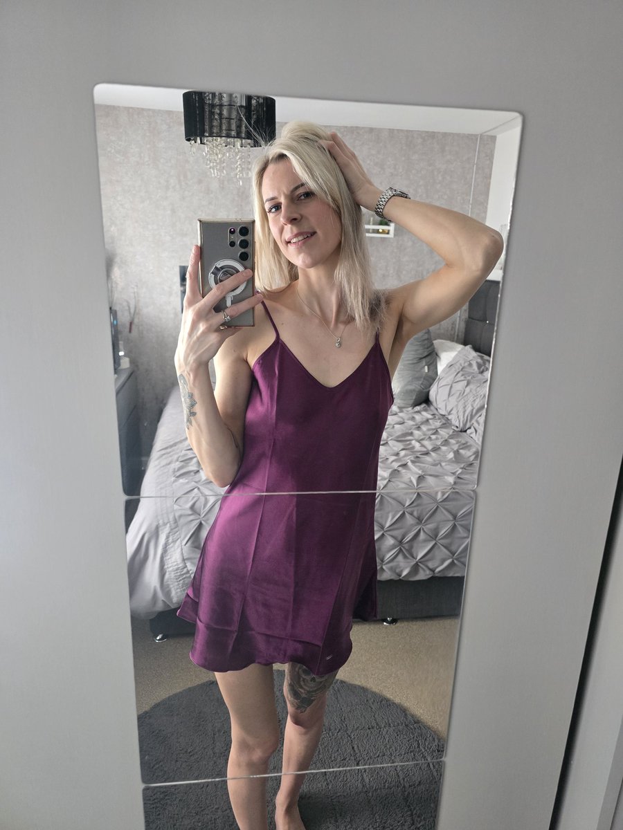 Do you like me in silk? 

#silk #blonde #british