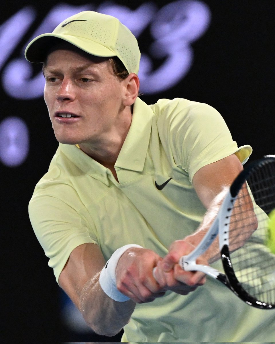 ¡A un paso de la defensa del título!

🔸️Jannik Sinner (1) 🇮🇹 se clasificó a la final del #AusOpen tras superar a Ben Shelton (20) 🇺🇸 por 7-6 (2), 6-2 y 6-2.

🔜 Alexander Zverev