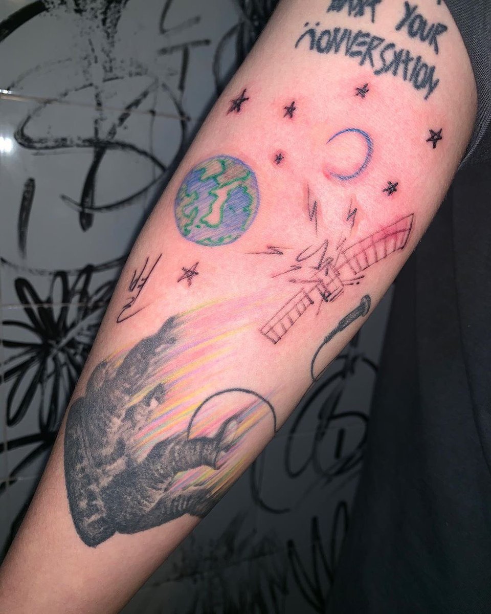 Annichut's tweet photo. cream's tattoo is so pretty 😍 https://t.co/pcVDVlV2e8