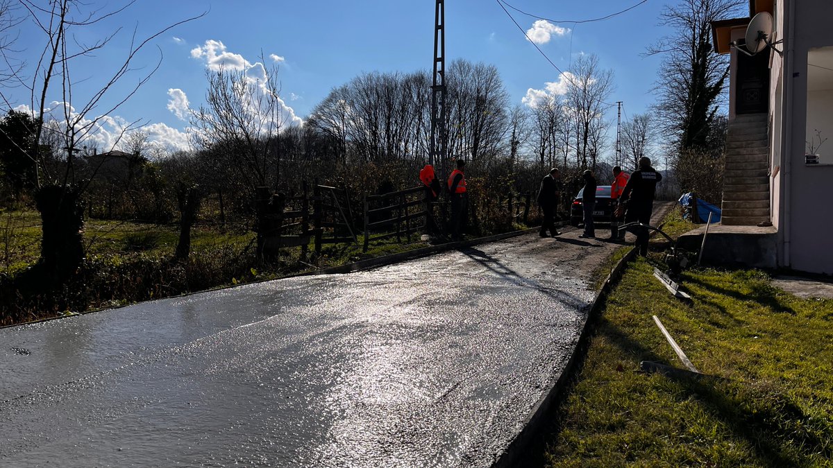 Kocalar Mahallemizde beton yol çalışmalarımızın sonu geldik.
#samsun #salıpazarı #bbp #mustafadestici