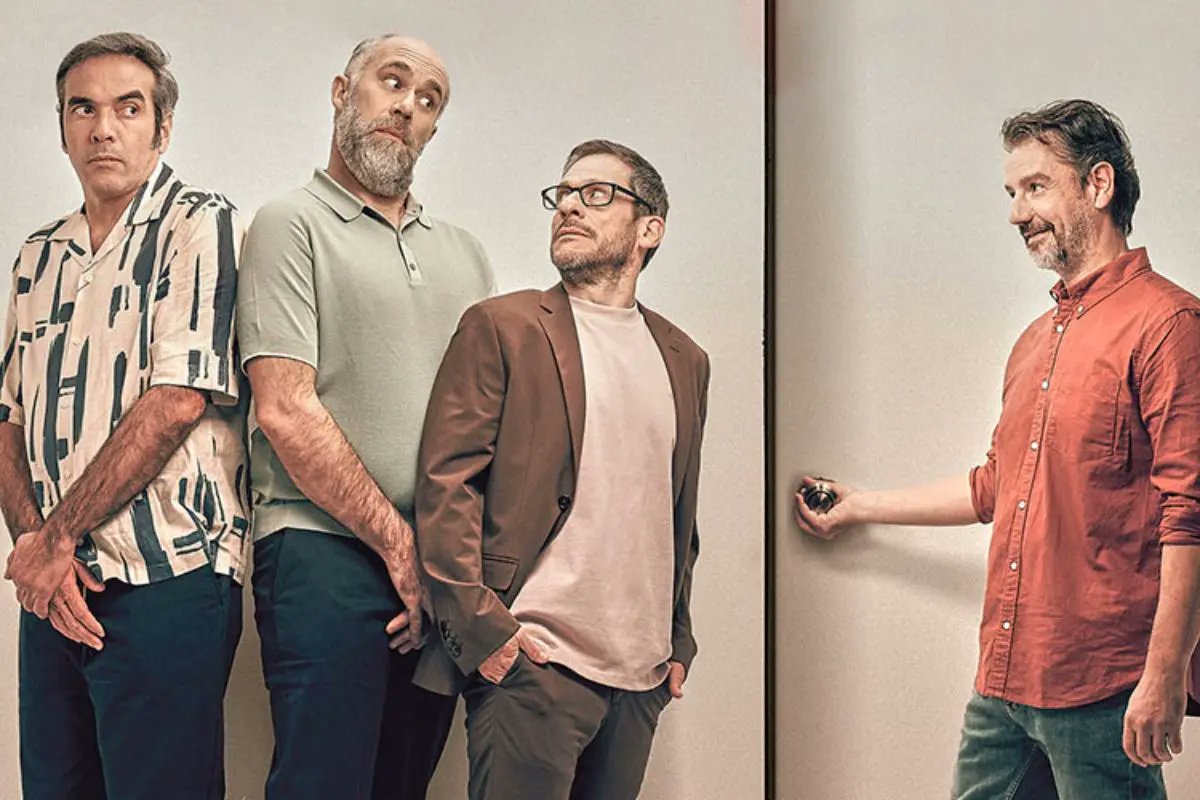 RECOMENDACIÓN 👏👏👏👏👏- «Los actores, brillantes, tanto que casi te olvidas que estás en un teatro y vives la escena formando parte de esa pequeña familia de amigos», dicen nuestros recomendadores sobre 'El favor'.
¡Ve a <a href="/treinavictoria/">Teatro Reina Victoria</a> a verlo!👉 bit.ly/3ZtFuvh