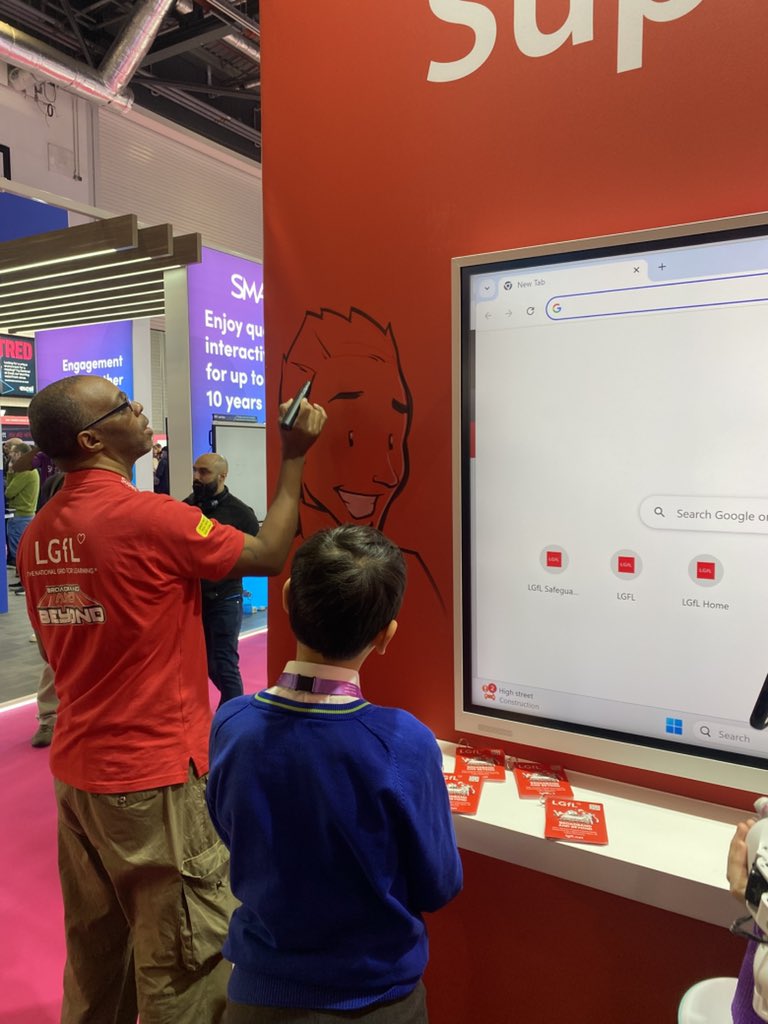 stjhighgate's tweet image. Our Robotics Club is having an amazing time at BETT, exploring the latest in educational tech! 🚀 So proud of our young innovators leading the way. #BETT2025 #RoboticsClub #FutureLeaders #EdTech#ShapeRobotics#LGfL