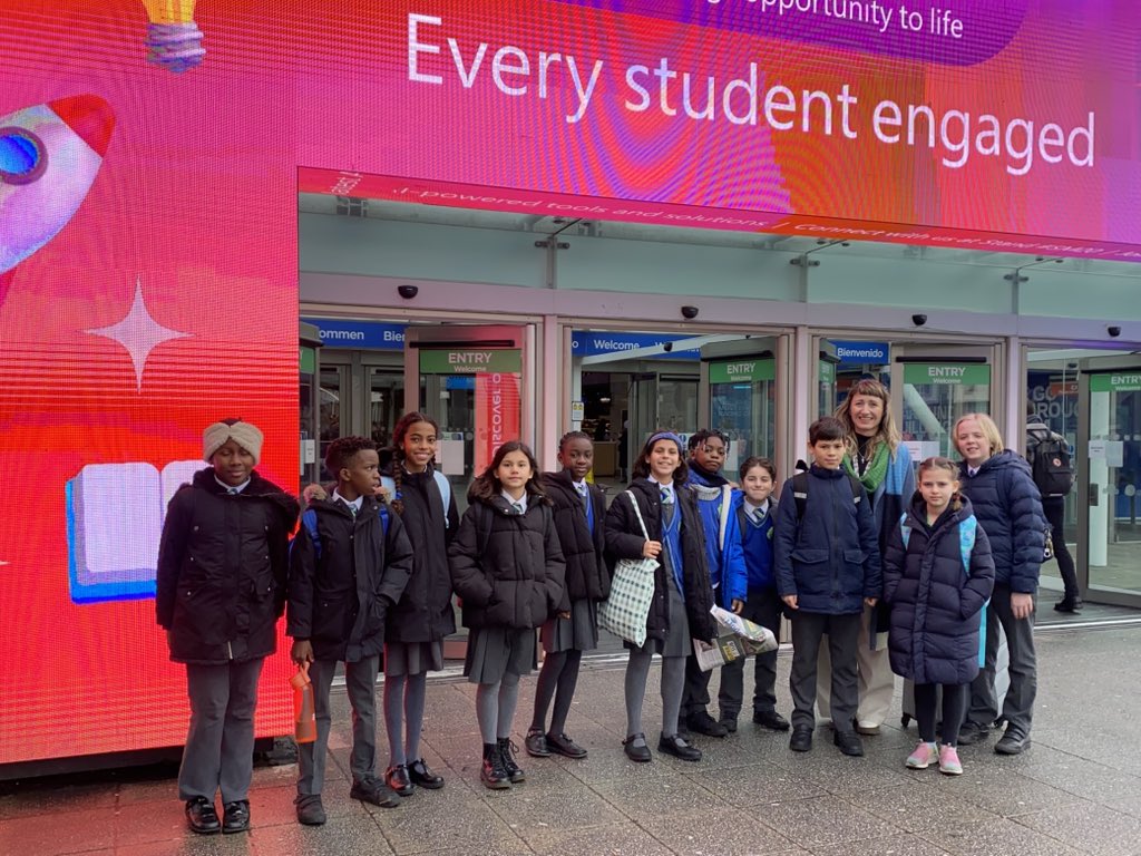 stjhighgate's tweet image. Our Robotics Club is having an amazing time at BETT, exploring the latest in educational tech! 🚀 So proud of our young innovators leading the way. #BETT2025 #RoboticsClub #FutureLeaders #EdTech#ShapeRobotics#LGfL