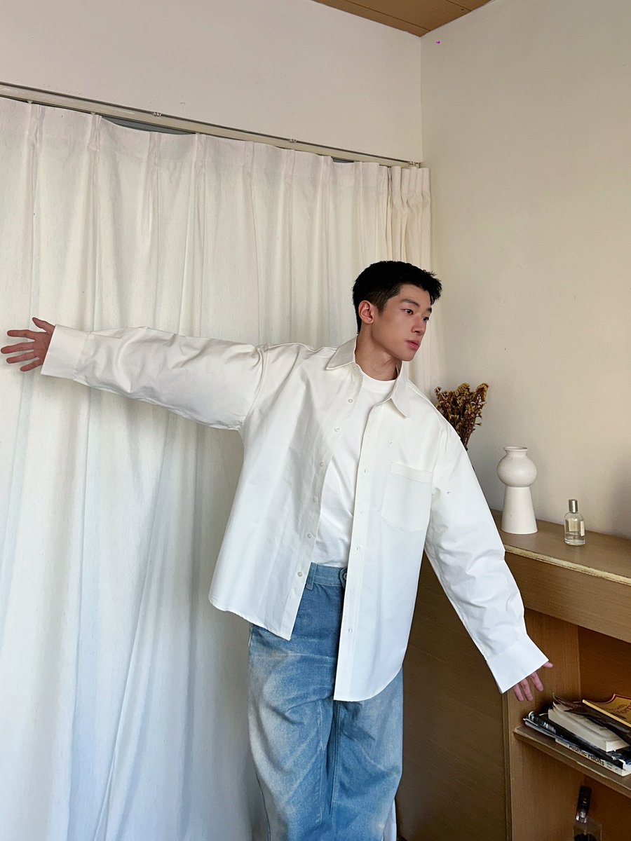 Isaacgoodboy's tweet photo. 白衬衫 https://t.co/TPp4IiZEz0