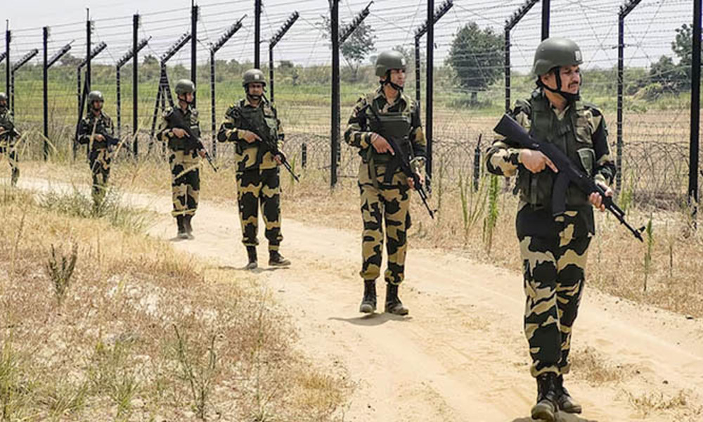 বাংলাদেশ সীমান্তে মহড়া চালাবে বিএসএফ, ‘অপস অ্যালার্ট’ জারি