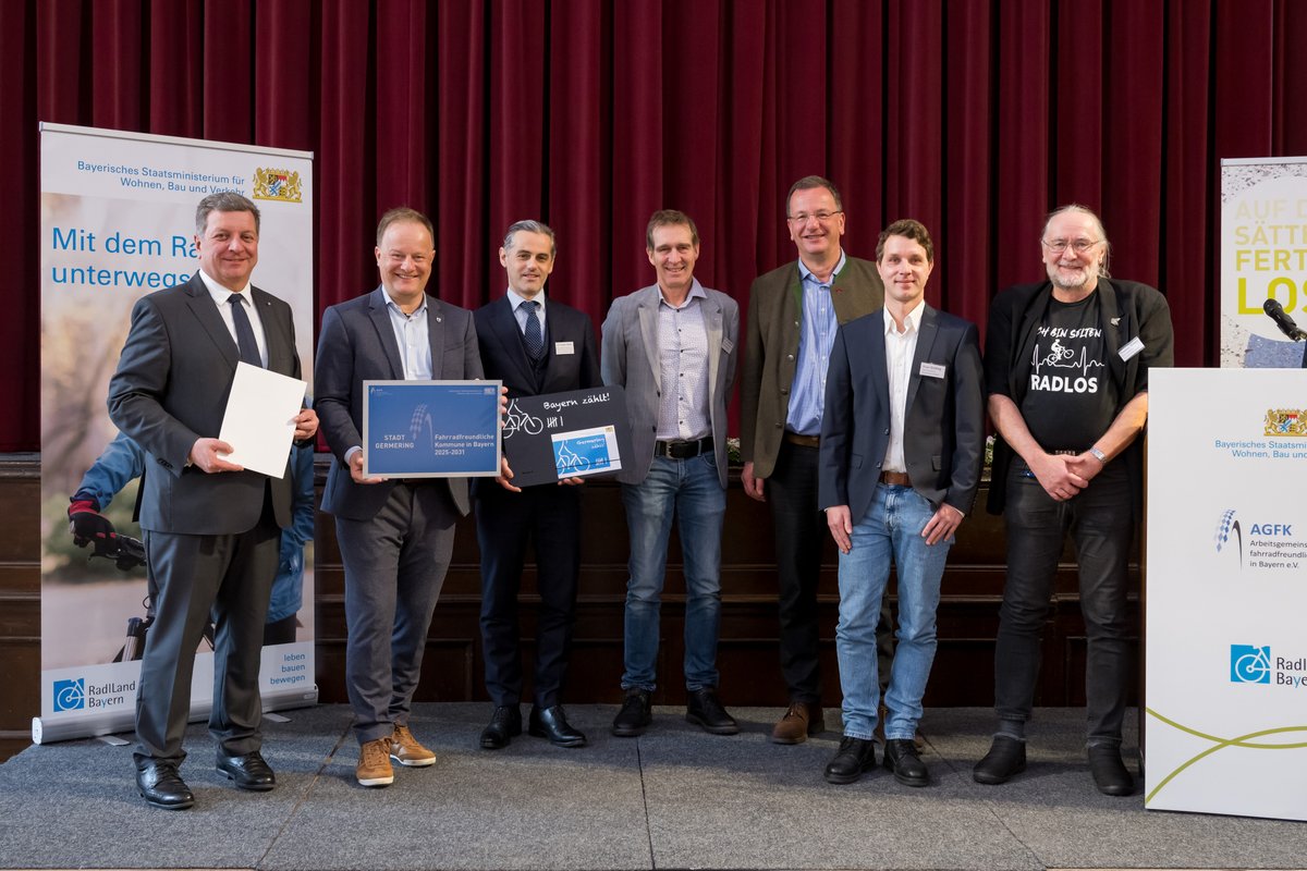 MichaelSigmund's tweet photo. #Germering ist #AGFK zertifiziert. Bei einem Festakt in München verlieh Bayerns Verkehrsminister Christian Bernreiter acht Kommunen die Auszeichnung „Fahrradfreundliche  Kommune in Bayern“. Das sollte aber weniger Auszeichnung als Arbeitsauftrag für die nächsten Jahre sein! https://t.co/MgYnv4r986