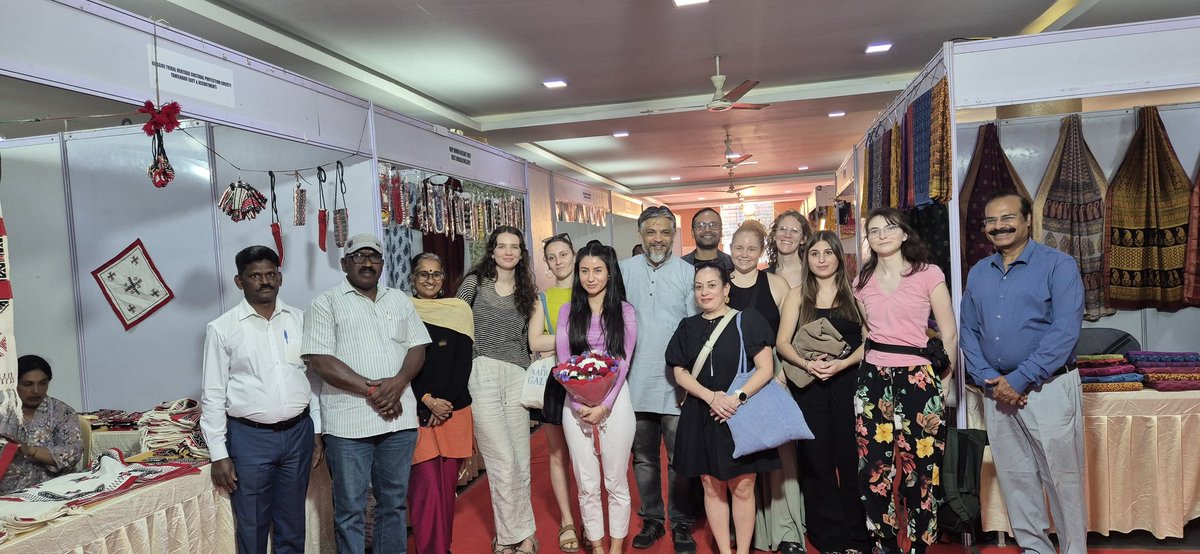 The #AadiBazaar cum #Aadichitra, inaugurated in #Bengaluru by Dr.Yathindra Lakkanna , Director (NIFT- Bengaluru), showcases tribal products from 24th January to 30th January, 2025 at White House , Bengaluru. Support local artisans &amp; explore cultural heritage at this event.