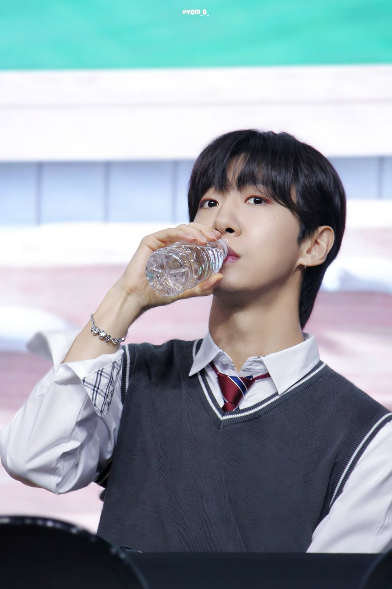 옘비 tweet media