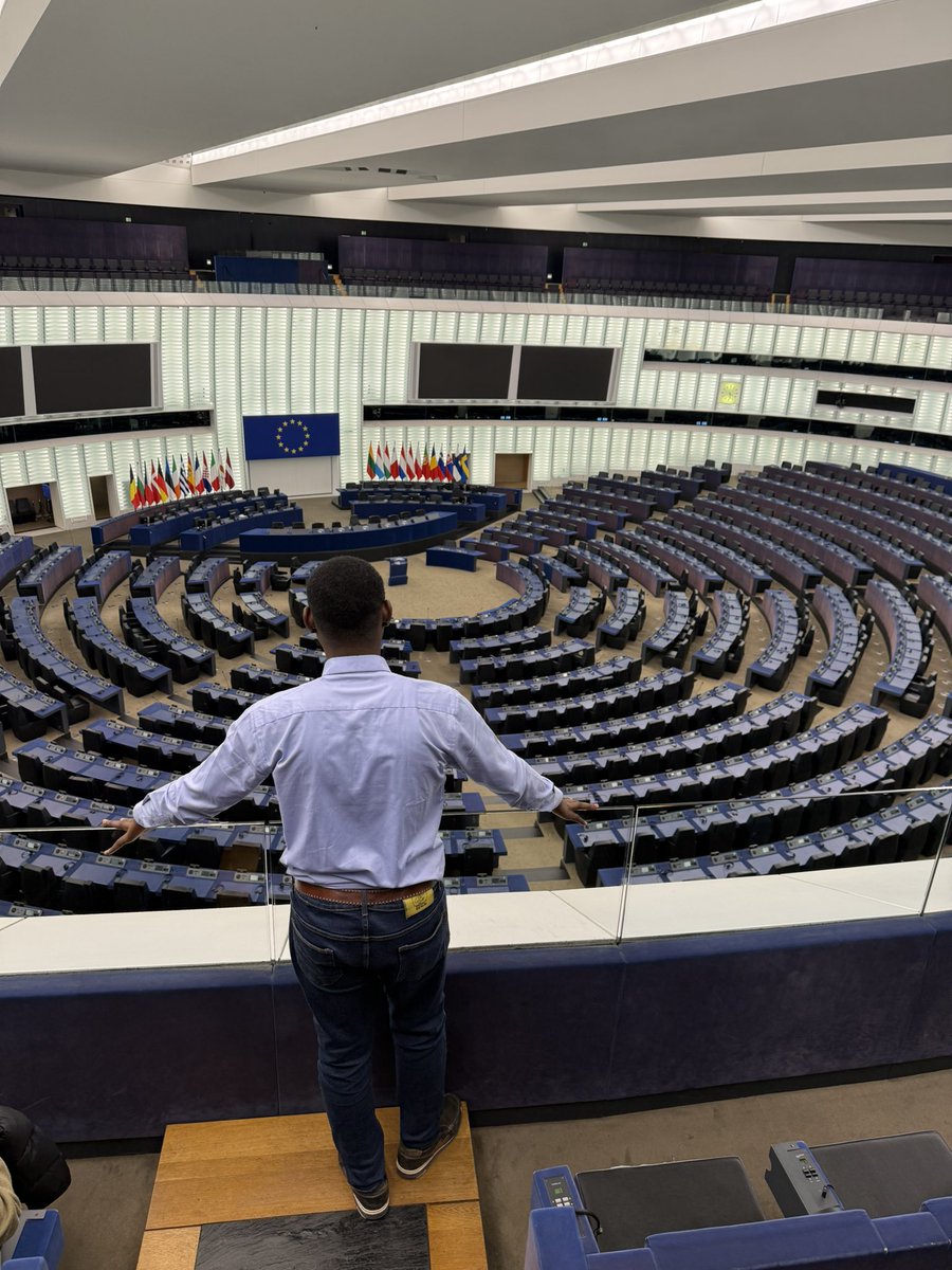 En marge d’1e conférence animée par la députée européenne &amp; Questeure du Parlement européen Fabienne Keller, j’ai pu visiter l’institution et m’imprégner de la grande diversité de l’environnement de travail : 27 nationalités pour 24 langues.

Merci à Média Droit pour l’initiative