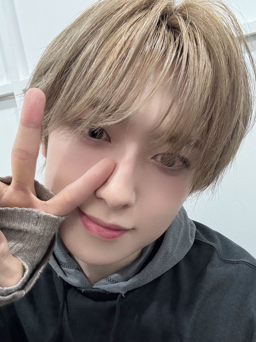 andTEAM_members's tweet photo. 뮤직뱅크‼︎🎶
Yukiakari도 Deer Hunter도 LUNÉ여러분의 응원해준 목소리 정말 크게 들었어요~‼︎
오늘도 고마워용 LUNÉ~ ㅎㅎㅎㅎㅎㅎ 

#andTEAM #FUMA https://t.co/w4I8rBV8PZ