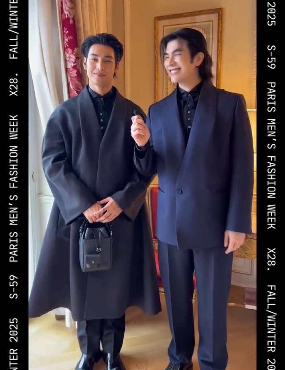 เหมือนมาก ภริยาท่านทูต 😂 เธอเป๊ะฉันเป๊ะ hi มาดาม
✅️ ทรงผมตีกระบังลม
✅️ ชุดเนี๊ยบแต่อลังการไว้ก่อน
✅️ ถือกระเป๋าใบเล็กๆ
✅️ รอยยิ้มพิมใจ