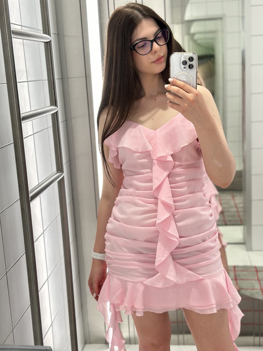 Today, I’m feeling incredible… In this dress, I’m ready to conquer the world, but I’d rather have someone take it off. What do you think? Let me make your day a little brighter and hotter. All the best is right here 👉onlyfans.com/meow.i.want

#onlyfans #baby #girl