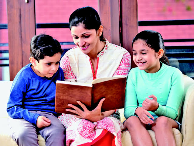 बेटी भी कमतर नहीं, और न बेटा हेय।
अलग अलग दोनों लिए,  गरिमा, मान, प्रदेय ।।

~ त्रिलोक सिंह ठकुरेला
#राष्ट्रीय_बालिका_दिवस 👸
#लेखनी ✍️