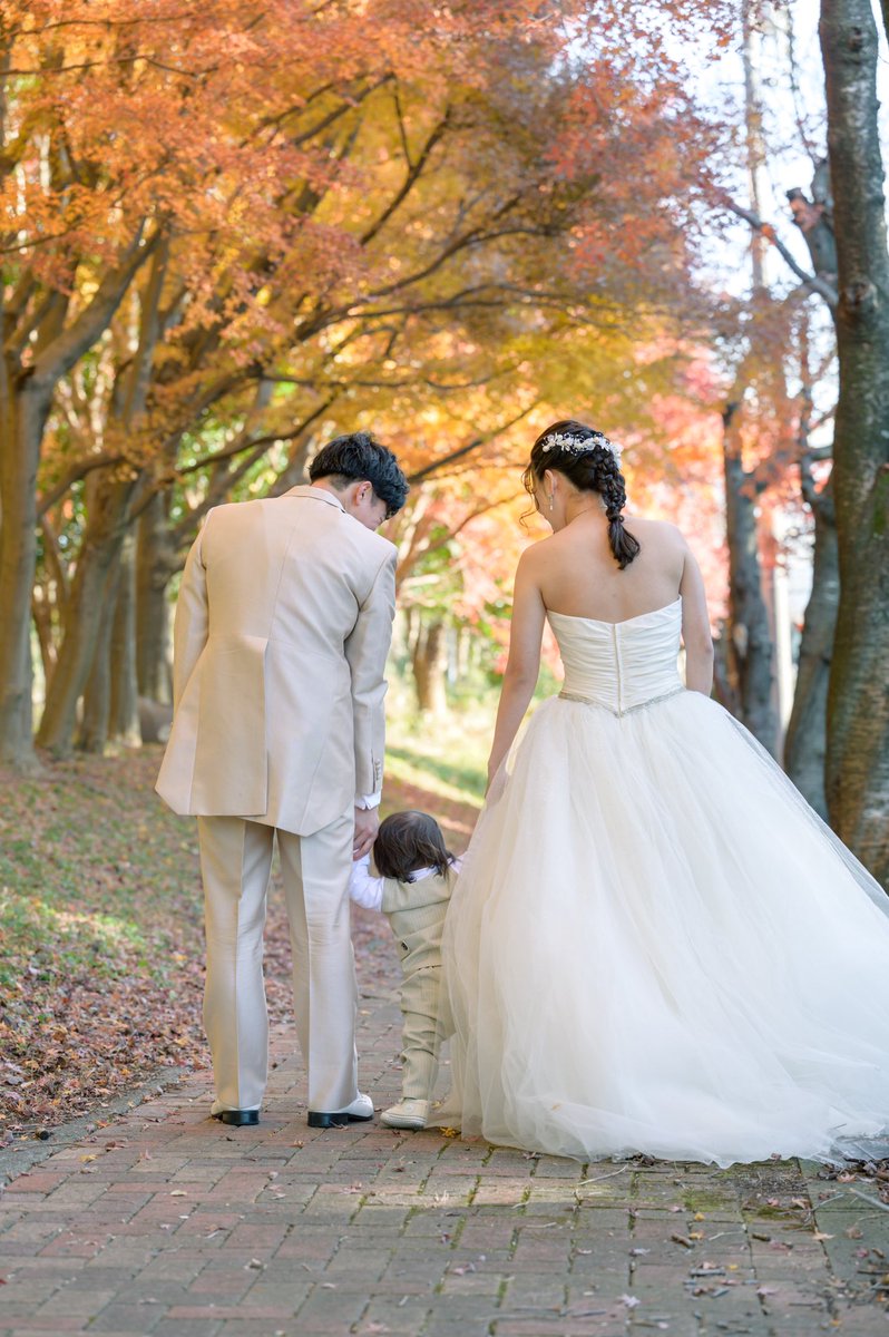 VP2Ai's tweet photo. 人生2回目のウエディングフォト👰❤️
結婚決まった時に1回撮って
もらったんだけど、縁があって
2回目撮ってもらうことに！
子供も一緒に撮ってくれたの嬉しい！
友達には誰にも言ってないから
驚かれるかな✌️✌️

5月の結婚式たのしみ🫶 https://t.co/AADnPzzzXc