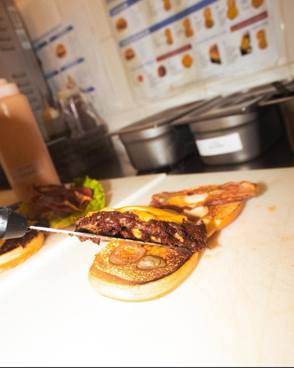 BucheckerMario's tweet photo. Crafted in Italy 🇮🇹, powered by passion, and backed by our NFT community 🌐. This burger isn’t just food—it’s a movement. 🍔🔥 Global domination starts here. Let’s take the world one bite at a time. #NFTs #FastFoodRevolution https://t.co/AsGeASj6V2