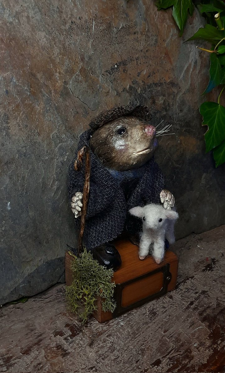 Faeryworkshop's tweet photo. Finishing off Mabel Mole &amp; her little lamb today....

#clayart #handmade #needlefelt #gardenmoles #Woodlanders #CuriousCreatures https://t.co/1v90mbqSKW