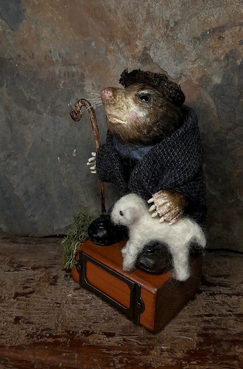 Faeryworkshop's tweet photo. Finishing off Mabel Mole &amp; her little lamb today....

#clayart #handmade #needlefelt #gardenmoles #Woodlanders #CuriousCreatures https://t.co/1v90mbqSKW