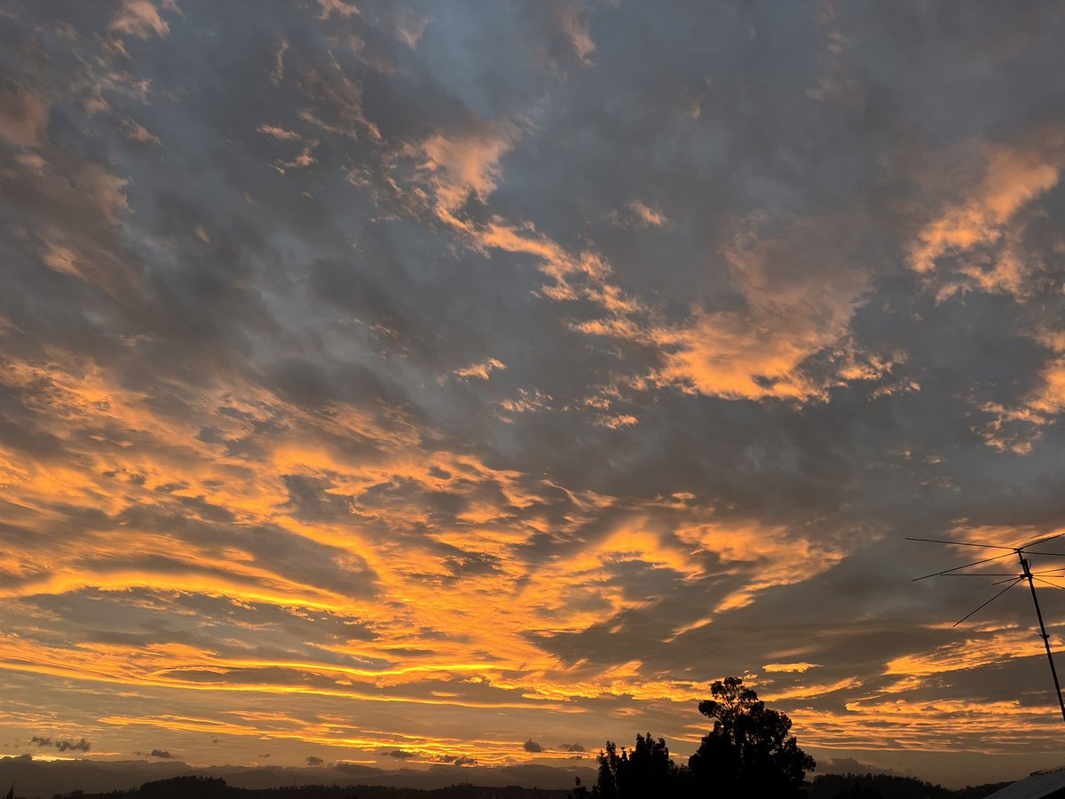 LuzLateraL's tweet image. El amanecer 
#Quito