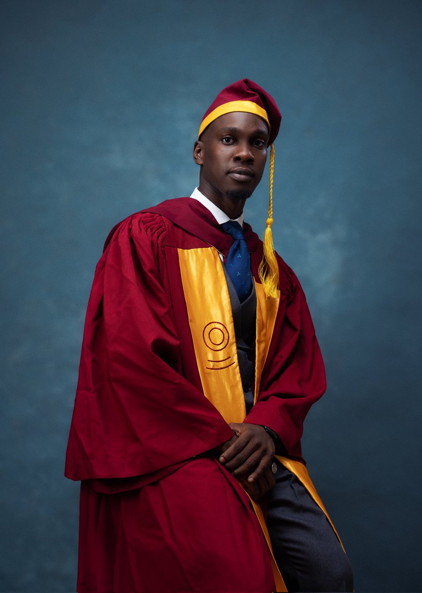 BabaFotoo's tweet photo. Better late than never ✅️

LL.B(Bachelors in Law) University of Lagos 
2nd class Honors Division 

To God, my lense, and genuine friendships that kept me going during a 5 year journey turned 8....I say a big thank you 🙏🏾🫶🏾. https://t.co/A7XURQo5Cu