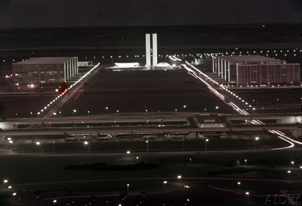 aidfadu's tweet photo. Esplanada dos Ministerios vista nocturna. Brasilia | AID•FADU•UBA https://t.co/qctROE0BYT. https://t.co/KuMQGqfu7R