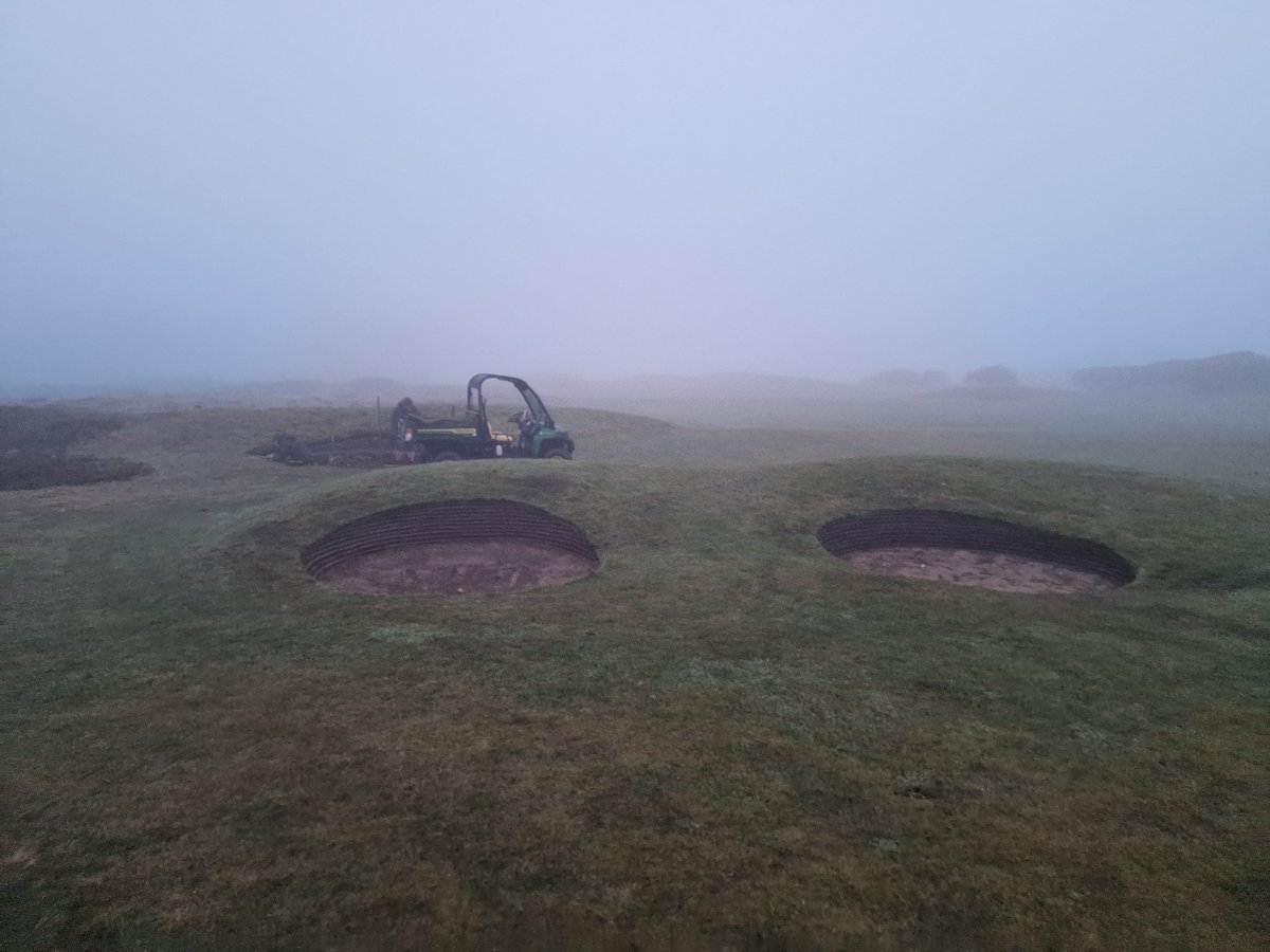 As the bunker reno program is drawing to a close, the standards remain high as always. We've even taken an opportunity to begin the 2025 greens programs with 6mm solid tines followed by dynaseeding some more bents in along with the first dusting of sand of the year #linksgolf