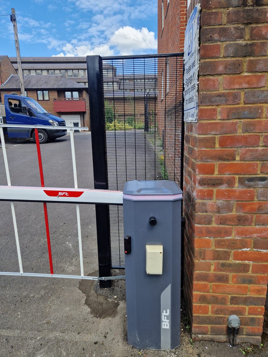 SCSautomationuk's tweet image. New  barrier installation including of barrier skirt and light kit.  Pedestrian gate access with dorma closer and magloc - keypad access @BFTAutomation #barriers #StaySafe #Security
