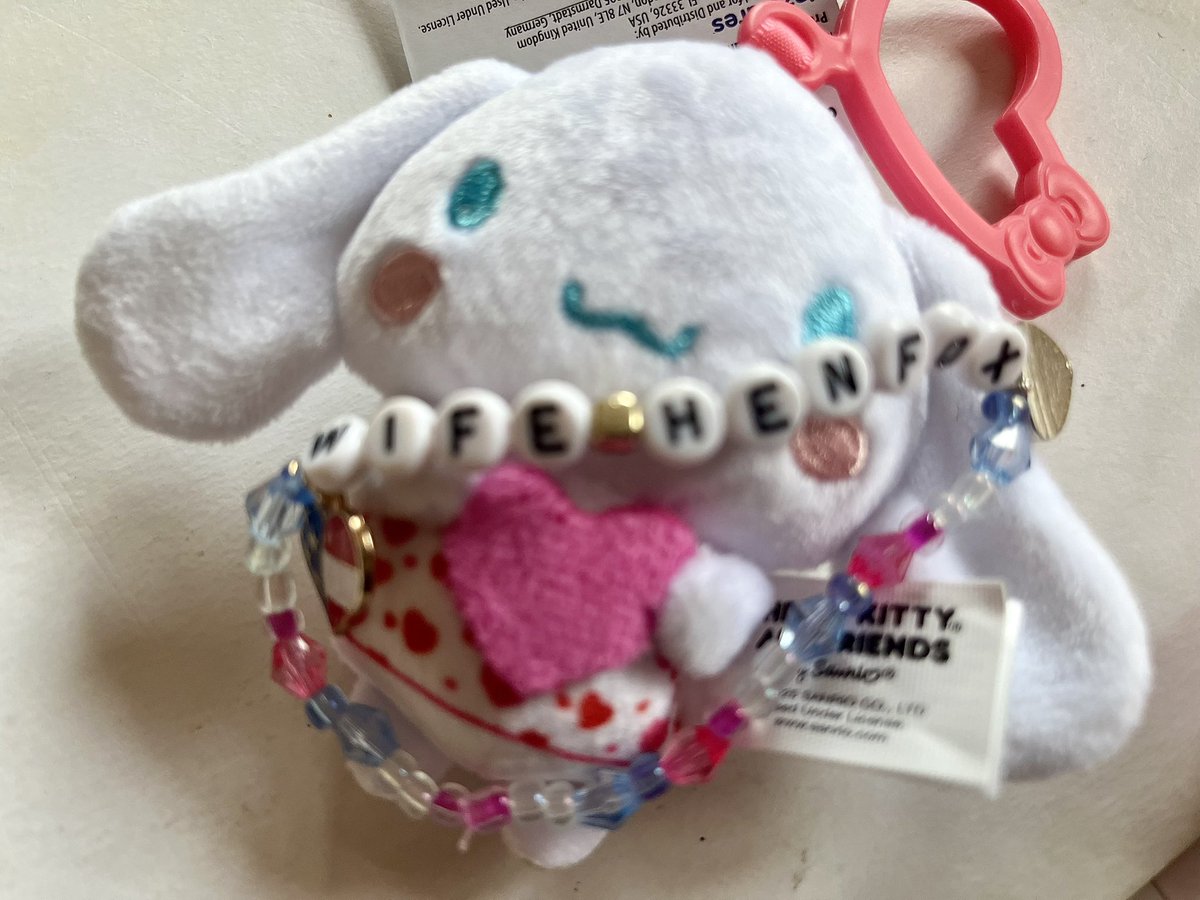 wifehenryfox's tweet image. Cinnamoroll repping a wifehenryfox bracelet for your tl!!! Tysm @firstprince_fae ILYSM