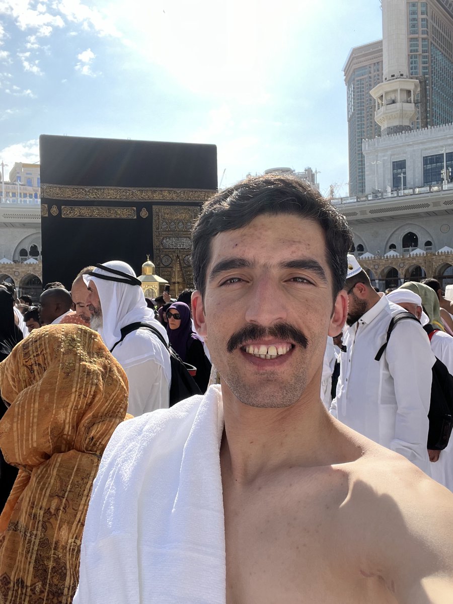 الحمدلله الذي يسر لنا زيارة بيته❤️