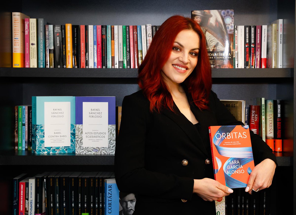 Astro_SaraG's tweet image. #Órbitas💫 ya está en librerías y no puedo estar más contenta. Estoy recibiendo mucho cariño a través de vuestros comentarios.
Gracias a todos por orbitar conmigo.
penguinlibros.com/es/libros-auto…
Foto: José González (20 Minutos)