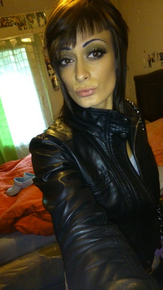 cf_cuckold's tweet photo. Un baiser est une gourmandise qui ne fait pas grossir. 💋 https://t.co/lIwAzUeJkF