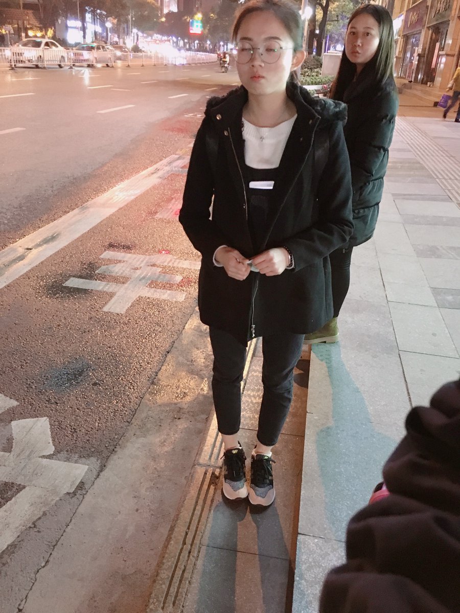 cvfdcvcv's tweet photo. 看看这个小母狗，多渴望鸡巴干她淫贱的骚穴，之前被内射怀孕过的 https://t.co/wDFGVsDqop