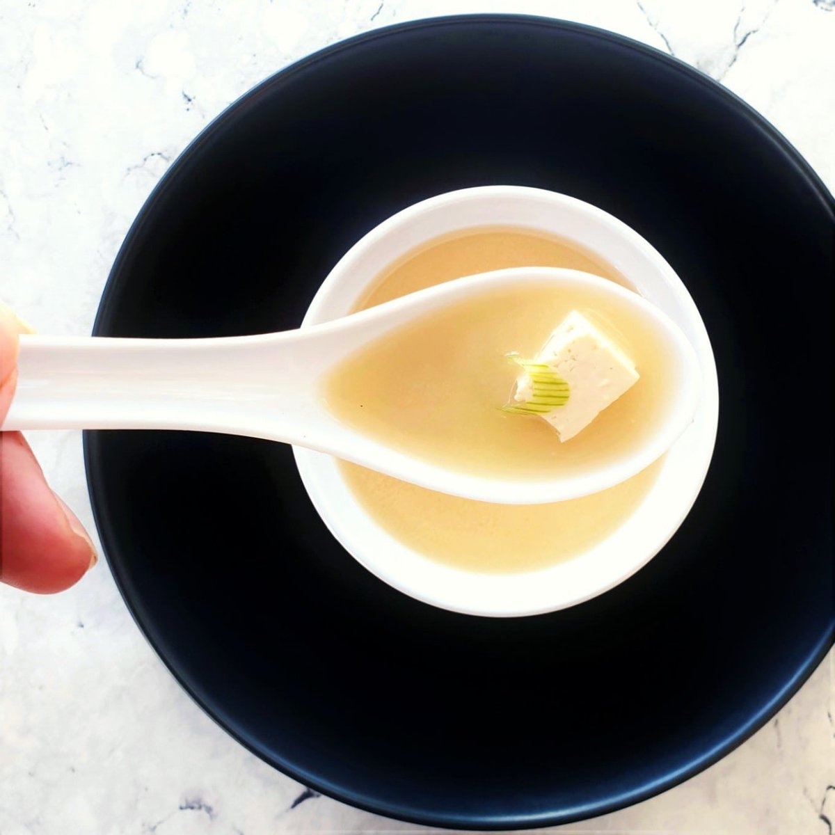 This Miso Soup with Ginger &amp; Tofu is a go-to side for almost any favourite Asian inspired dish. Its light but filling, tasty but subtle and includes a little extra hit of tofu based protein.

Find the full recipe here >>> feastgloriousfeast.com/miso-soup-ging…