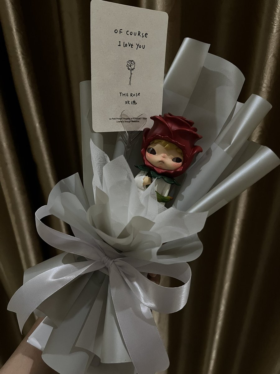 baldkizz's tweet photo. look what my bf gave me.. 🥹🥹 https://t.co/OfyS5MkZqk