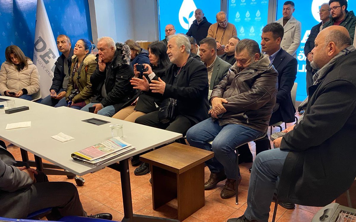 cem_avs's tweet photo. Genel Başkan Yardımcımız Büşra Sakınmaz, Genel Merkez Yönetim kurulu üyelerimiz Hasan Berk Çebi, Orhan Bozkurt, Tülay Sinan ve Veysel Güler başkanlarımız ile Tekirdağ İl Başkanlığımızda gerçekleştirdiğimiz teşkilat toplantımızın ardından kıymetli basın mensuplarımız ile gündeme dair basın toplantımızı gerçekleştirdik.