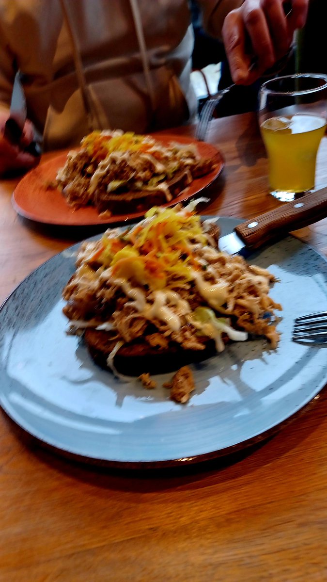 Ellebel_hw's tweet photo. En heerlijk gelunched #PulledChicken😋 met DJ bij mijn BFF❤️ #ParkPaviljoenZwolle https://t.co/GzBCMX4gFw