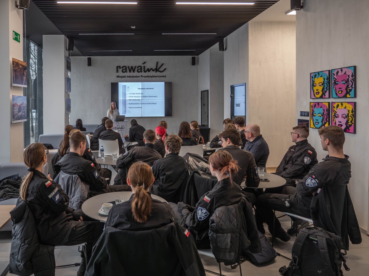 KAS_Katowice's tweet image. @KAS_Katowice wzięła udział w spotkaniu &quot;#Biznes i #zarządzanie w praktyce&quot;. Wydarzenie zorganizował Miejski #Inkubator Przedsiębiorczości #RawaInk. Prelekcję dla młodzieży z XV LO w #Katowice przeprowadziła 👩‍💼 Marzena Pyrz z Pierwszego Urzędu Skarbowego w Katowicach.