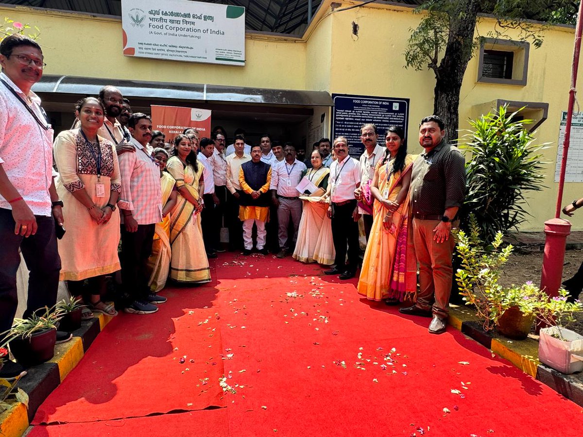 Hon’ble Shri Pralhad Joshi, Cabinet Minister, Consumer Affairs, Food &amp; Public Distribution, GOI visited FCI, FSD Valiyathura &amp; Divisional Office, Thiruvananthapuram (Kerala) &amp; planted a sapling today on 24.01.2025.
<a href="/JoshiPralhad/">Pralhad Joshi</a> 
<a href="/FCI_India/">Food Corporation of India</a> 
<a href="/fcisouthzone_pr/">FCI ZO South</a>