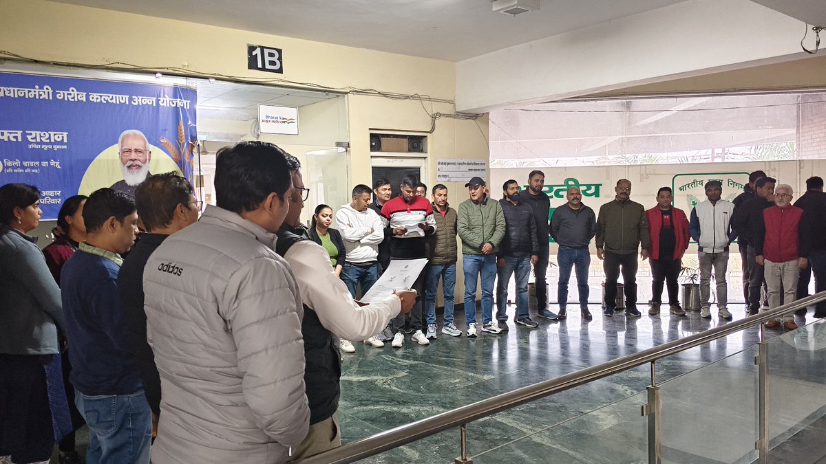 Fci_Ukd's tweet photo. As part of National Voters Day 2025,officers and officials of FCI Regional Office Dehradun took #VotersPledge on 24.01.2025.
#NothingLikeVoting #Vote4Sure #ECI #NVD2025
@FCI_India,@FCI_NorthZone https://t.co/pDfCeXVgVQ