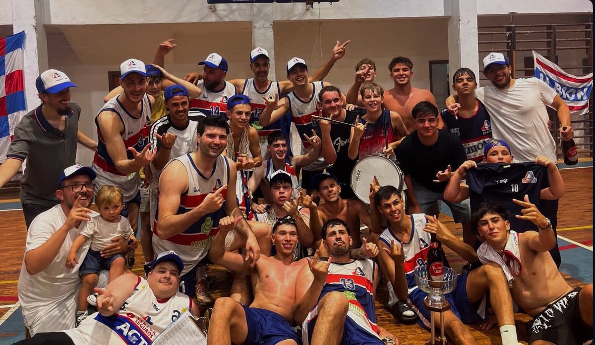 UrdangarayJuan's tweet photo. ¡¡¡ ALBION CAMPEÓN DEPARTAMENTAL !!! 

Felicitaciones jugadores, hinchas y dirigentes. Pan de Azúcar está de fiesta. https://t.co/VJdm5NayOI